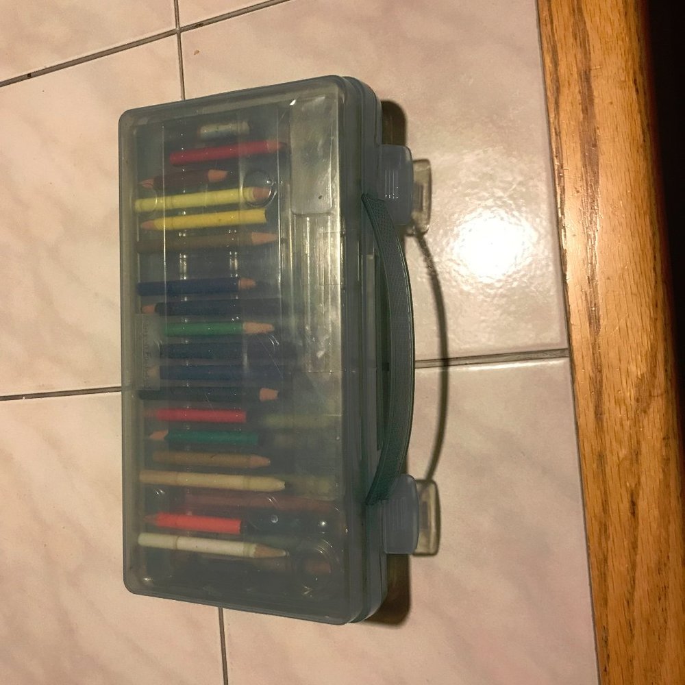 Fodable Art Box Including Color Pencils, Color Markers, Color Crayons